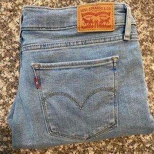 EUC Levi’s waterless jeans